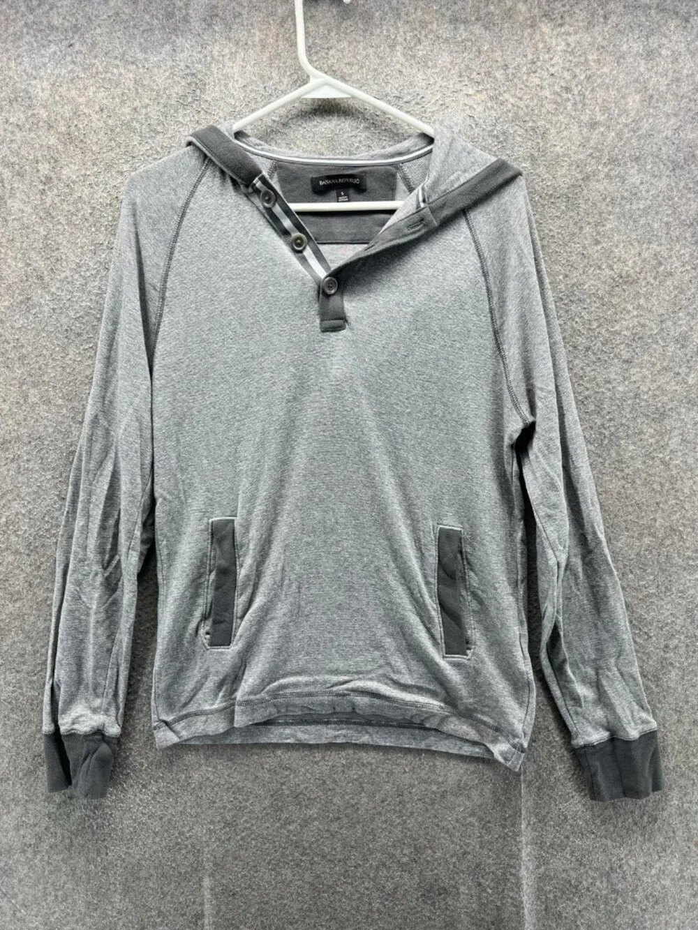 Banana Republic Sweatshirt Mens Small Gray Pullover Button Neck Hoodie Pockets